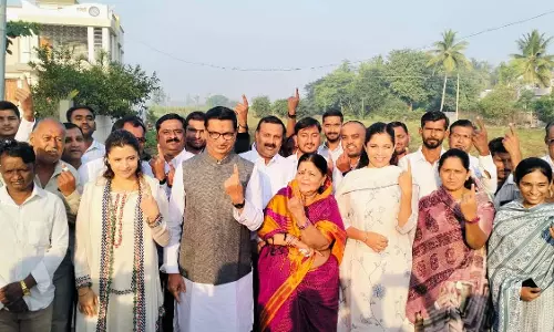 महाराष्ट्र विधानसभा वोटिंग: बालासाहेब थोराट ने जोर्वे गांव में मतदान किया महाराष्ट्र विधानसभा वोटिंग: बालासाहेब थोराट ने जोर्वे गांव में मतदान किया