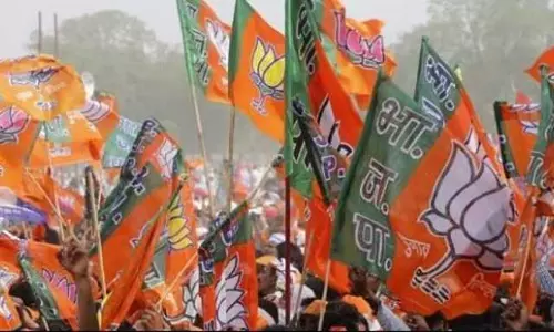 Telangana: बीआरएस से बढ़त लेने को आतुर भाजपा Telangana: बीआरएस से बढ़त लेने को आतुर भाजपा
