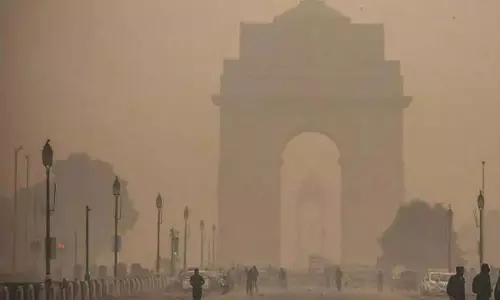 दिल्ली में एक और दिन जहरीली हवा के साथ शुरू हुआ