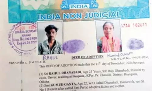 गरीबी के कारण दम्पति ने अपनी बच्ची Andhra Pradesh के दम्पति को दे दी