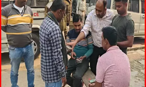 हद है! बैंककर्मी ने बैंक को लगाया चूना, लेकिन...बचपन के दोस्तों ने दिया साथ