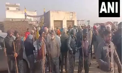 Punjab by-election: कांग्रेस और आप के बीच झड़प डेरा पठाना गांव में हुई Punjab by-election: कांग्रेस और आप के बीच झड़प डेरा पठाना गांव में हुई