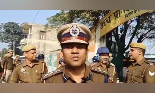 UP by-election: मीरापुर में मतदान के दौरान दो पक्षों के बीच झड़प UP by-election: मीरापुर में मतदान के दौरान दो पक्षों के बीच झड़प