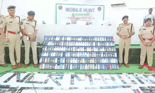 Nellore: 1.5 करोड़ रुपये मूल्य के 700 मोबाइल फोन बरामद