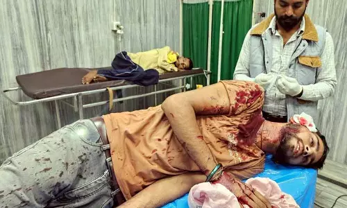 Abohar में बाइक सवार बदमाशों ने स्कूल वैन चालक पर किया हमला Abohar में बाइक सवार बदमाशों ने स्कूल वैन चालक पर किया हमला