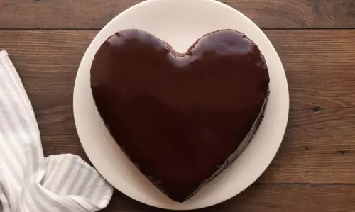 चॉकलेट शिफॉन वैलेंटाइन केक रेसिपी चॉकलेट शिफॉन वैलेंटाइन केक रेसिपी