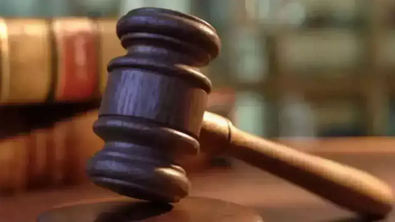 Andhra Pradesh: हत्या और पोती के बलात्कार के मामले में व्यक्ति को आजीवन कारावास Andhra Pradesh: हत्या और पोती के बलात्कार के मामले में व्यक्ति को आजीवन कारावास