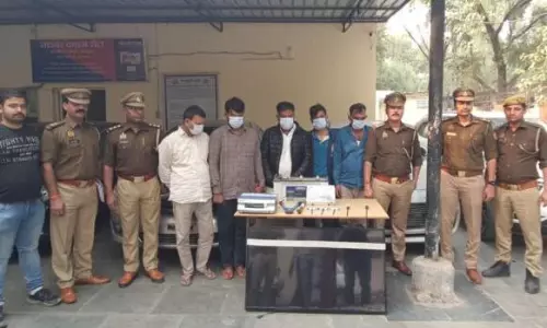 Noida: लग्जरी कारें चुराने वाले 5 अन्तर्राजीय वाहन चोर गिरफ्तार Noida: लग्जरी कारें चुराने वाले 5 अन्तर्राजीय वाहन चोर गिरफ्तार