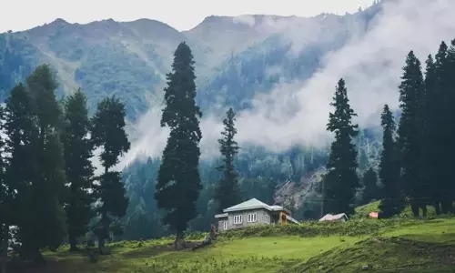 Srinagar में सर्दी का प्रकोप, न्यूनतम तापमान 0.7 डिग्री सेल्सियस तक गिरा