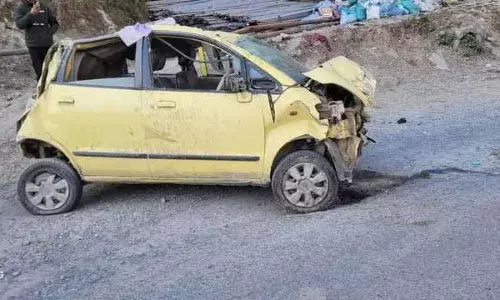 Chamba: सड़क दुर्घटना में एक ही परिवार के तीन लोगों की मौत Chamba: सड़क दुर्घटना में एक ही परिवार के तीन लोगों की मौत
