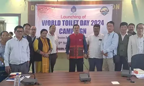 Arunachal : पूर्वी सियांग के डीसी तायी तग्गू ने स्वच्छ शौचालय और स्वच्छता की जिम्मेदारी
