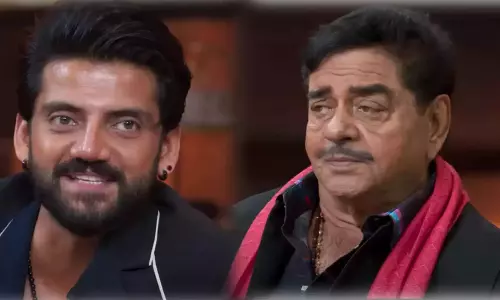 शत्रुघ्न सिन्हा ने अपनी बेटी सोनाक्षी और दामाद के साथ कपिल शो में एंट्री की शत्रुघ्न सिन्हा ने अपनी बेटी सोनाक्षी और दामाद के साथ कपिल शो में एंट्री की
