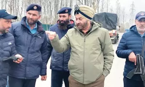 Jammu: यातायात पुलिस ग्रामीण ने उल्लंघनों पर अंकुश लगाने के लिए अभियान तेज किया Jammu: यातायात पुलिस ग्रामीण ने उल्लंघनों पर अंकुश लगाने के लिए अभियान तेज किया