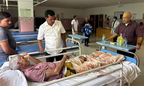विधायक ने पाया कि कांसौलिम PHC में उपकरण और स्टाफ की कमी विधायक ने पाया कि कांसौलिम PHC में उपकरण और स्टाफ की कमी