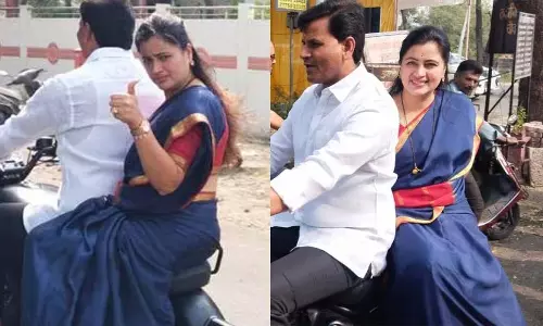 Maharashtra Elections: राणा दंपति दो पहिया वाहन से मतदान केंद्र पहुंचे.. Maharashtra Elections: राणा दंपति दो पहिया वाहन से मतदान केंद्र पहुंचे..