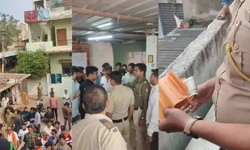 Maharashtra: मतदान के दौरान कुछ कार्यकर्ताओं को पैसों से भरे पर्स के साथ पकड़ा Maharashtra: मतदान के दौरान कुछ कार्यकर्ताओं को पैसों से भरे पर्स के साथ पकड़ा