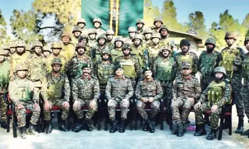 GOC व्हाइट नाइट कोर ने राजौरी में सुरक्षा स्थिति की समीक्षा की