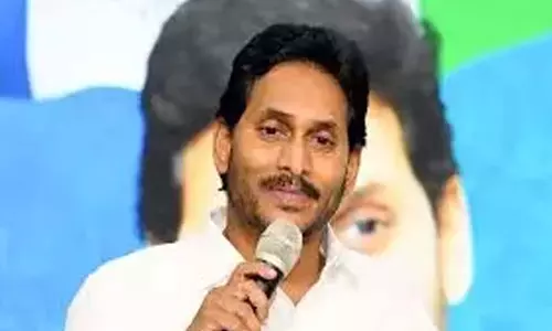 Jagan ने श्रृंगेरी शारदा पीठम के द्रष्टा से आशीर्वाद लिया