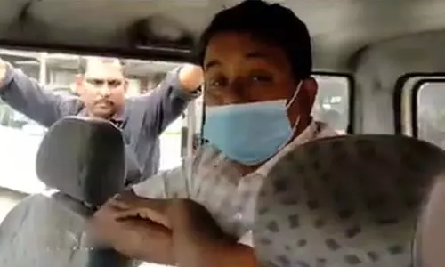 Kerala: कोट्टायम रिश्वत मामले में उप तहसीलदार गिरफ्तार Kerala: कोट्टायम रिश्वत मामले में उप तहसीलदार गिरफ्तार