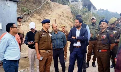 DM जम्मू ने सुरक्षा और प्रमुख परियोजनाओं की प्रगति की समीक्षा की