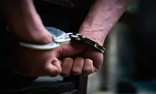 Maharashtra: ‘कैश फॉर वोट’ मामले में वांछित व्यक्ति अहमदाबाद हवाई अड्डे से पकड़ा गया