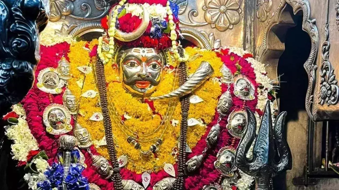 Kalashtami के दिन बाबा भैरव को चढ़ाएं ये चीजें Kalashtami के दिन बाबा भैरव को चढ़ाएं ये चीजें