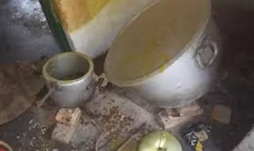 Dhanbad: तोपचांची के बूथ पर कुकर हुआ ब्लास्ट, बाल-बाल बची रसोइया