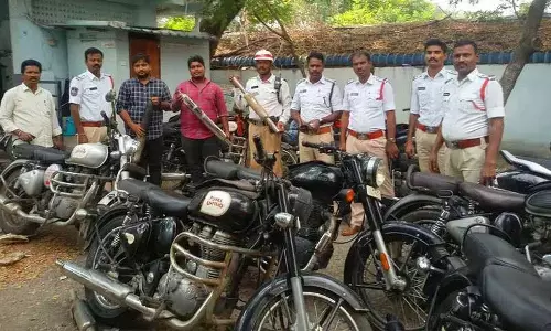 Modified साइलेंसर के खिलाफ अभियान, खम्मम में 55 विक्रेताओं पर जुर्माना