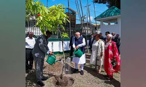 PM Modi, गुयाना के राष्ट्रपति अली ने एक पेड़ मां के नाम के तहत पौधारोपण किया