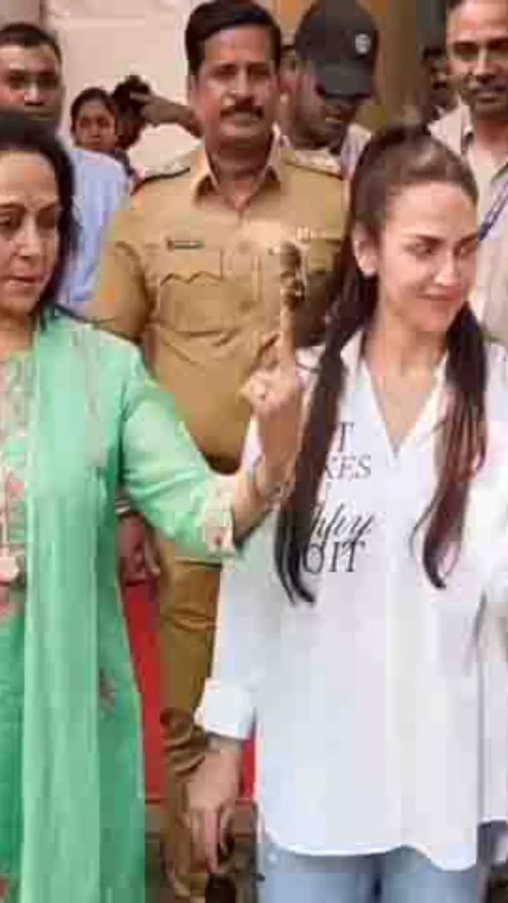 हेमा मालिनी और ईशा देओल ने किया मतदान