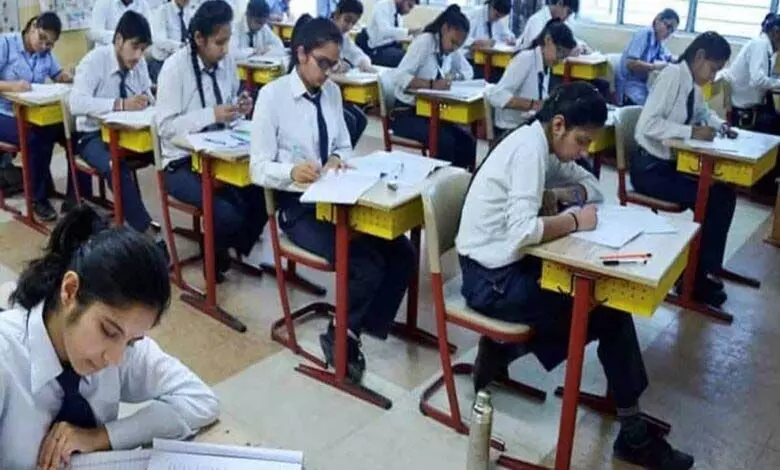 CBSE की 10वीं,12वीं की परीक्षाएं 15 फरवरी से शुरू होंगी: Board announces datesheet