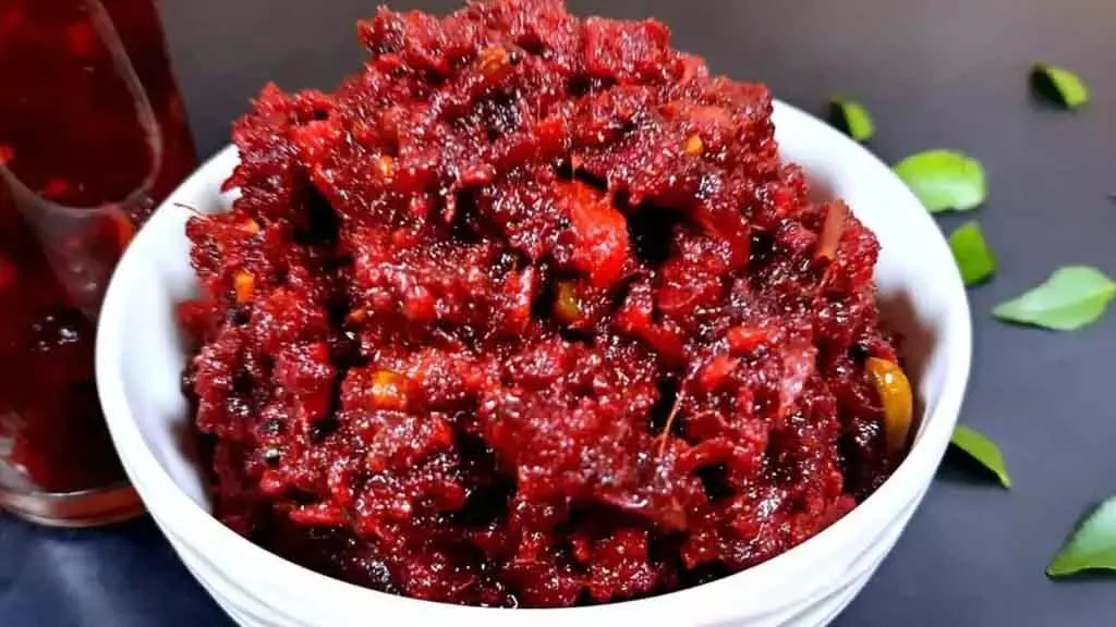 Beetroot Pickle Recipe: सर्दियों में घर पर झटपट तैयार करें चुकंदर का अचार