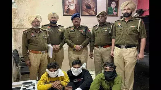 Ludhiana: 6 मोबाइल, बाइक जब्त, चार गिरफ्तार