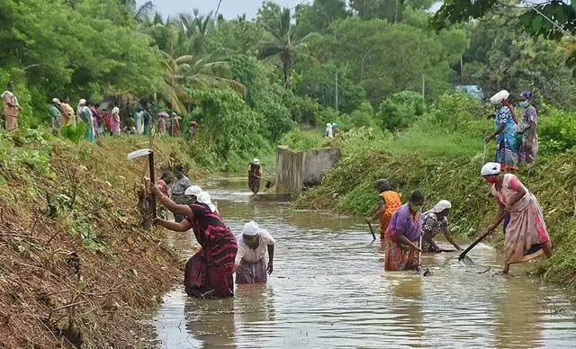 ओडिशा में अप्रैल-सितंबर की अवधि में 8.76 लाख श्रमिक मनरेगा से बाहर हो गए: Report