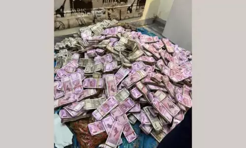 Maha polls: 707 करोड़ रुपये जब्त, 10,134 शिकायतें निपटाई गईं Maha polls: 707 करोड़ रुपये जब्त, 10,134 शिकायतें निपटाई गईं