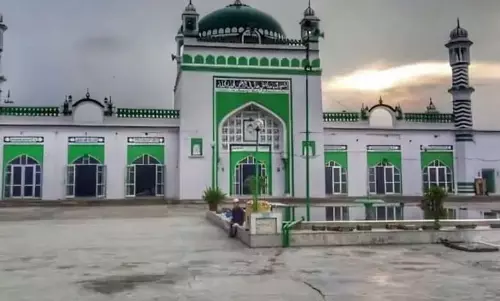 Sambhal की जामा मस्जिद मंदिर पर बनी होने का दावा करते हुए याचिका दायर Sambhal की जामा मस्जिद मंदिर पर बनी होने का दावा करते हुए याचिका दायर