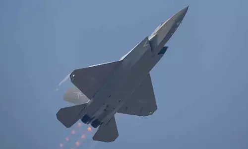 China: अपने सबसे बड़े एयर शो में पेश किए उच्च तकनीक वाले हथियार China: अपने सबसे बड़े एयर शो में पेश किए उच्च तकनीक वाले हथियार