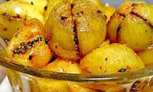 Onion Pickle: घर पर झटपट बनाएं  प्याज का अचार