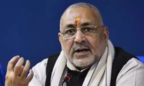 पश्चिम बंगाल सरकार किम जोंग उन की तरह काम कर रही : गिरिराज सिंह