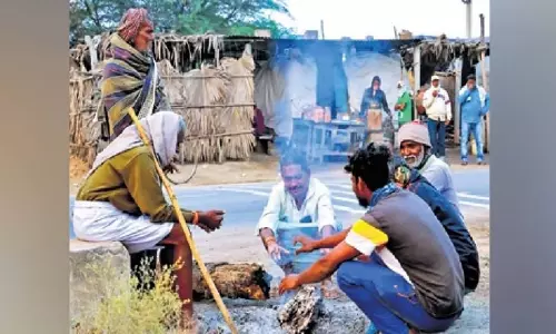 Telangana: तेलंगाना में तापमान में गिरावट के साथ आखिरकार सर्दी का आगमन हो गया Telangana: तेलंगाना में तापमान में गिरावट के साथ आखिरकार सर्दी का आगमन हो गया