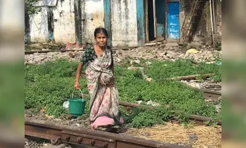 Mumbai : माहिम में सामना Mumbai : माहिम में सामना