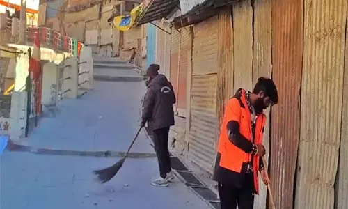 Badrinath में मौसम के बाद सफाई अभियान में 1.5 टन कचरा साफ किया गया Badrinath में मौसम के बाद सफाई अभियान में 1.5 टन कचरा साफ किया गया