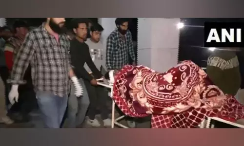 Jammu and Kashmir : कार दुर्घटना में व्यक्ति की मौत, आठ घायल