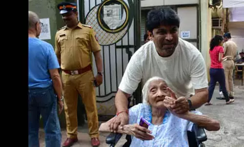 SoBo’s, के सौ वर्षीय मतदाता मतदान में युवाओं से आगे SoBo’s, के सौ वर्षीय मतदाता मतदान में युवाओं से आगे
