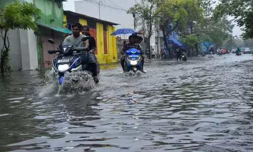 Tamil Nadu: लगातार बारिश से तिरुनेलवेली और तेनकासी में जनजीवन अस्त-व्यस्त Tamil Nadu: लगातार बारिश से तिरुनेलवेली और तेनकासी में जनजीवन अस्त-व्यस्त