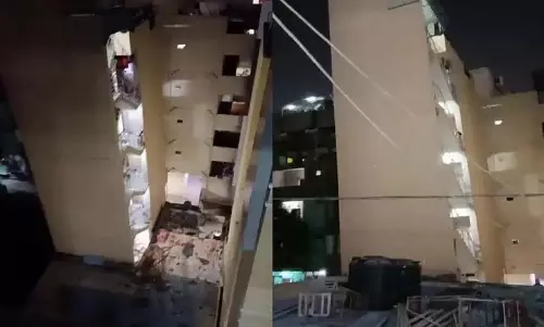 Hyderabad के माधापुर में खुदाई के कारण इमारत झुकी, मामला दर्ज Hyderabad के माधापुर में खुदाई के कारण इमारत झुकी, मामला दर्ज