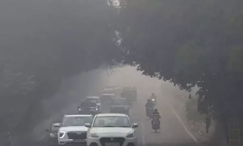 Delhi: दिल्ली में प्रदूषण से हाल बेहाल, कई इलाकों में एक्यूआई 400 पार Delhi: दिल्ली में प्रदूषण से हाल बेहाल, कई इलाकों में एक्यूआई 400 पार