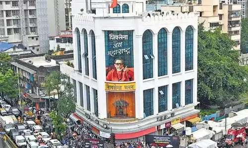 Saamna in Mahim:मध्य मुंबई की राजनीति का एक दृश्य Saamna in Mahim:मध्य मुंबई की राजनीति का एक दृश्य