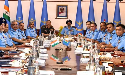 COAS जनरल उपेंद्र द्विवेदी ने भारतीय वायुसेना कमांडरों के सम्मेलन में डिजिटल और स्वचालित प्रणालियों के महत्व पर चर्चा की COAS जनरल उपेंद्र द्विवेदी ने भारतीय वायुसेना कमांडरों के सम्मेलन में डिजिटल और स्वचालित प्रणालियों के महत्व पर चर्चा की
