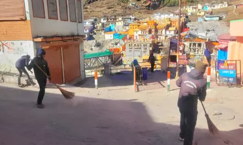 Uttarakhand: कचरे से कमाए आठ लाख रुपये, चारधाम यात्रा समापन पर चलाया गया सफाई अभियान Uttarakhand: कचरे से कमाए आठ लाख रुपये, चारधाम यात्रा समापन पर चलाया गया सफाई अभियान